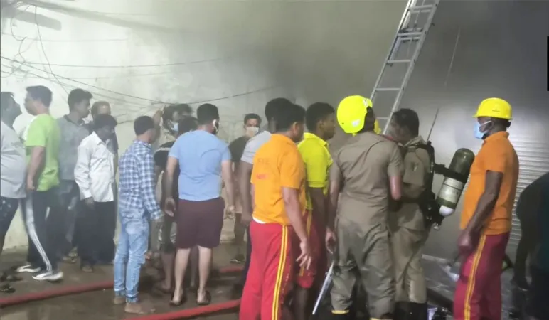 પુરીના શોપિંગ કોમ્પ્લેક્સમાં ભીષણ આગ, 40 દુકાનો બળીને ખાખ, ત્રણ બેભાન, 100થી વધુ લોકોને બચાવાયા