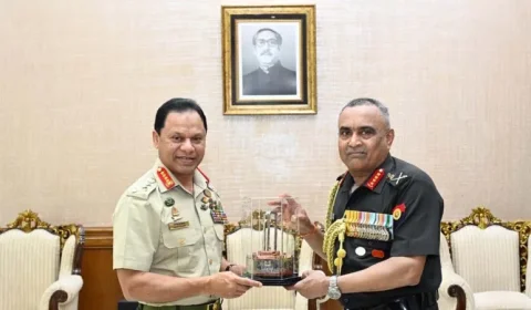 આર્મી ચીફ જનરલ મનોજ પાંડે બાંગ્લાદેશી સમકક્ષને મળ્યા, સુરક્ષા સંબંધો પર ચર્ચા કરી