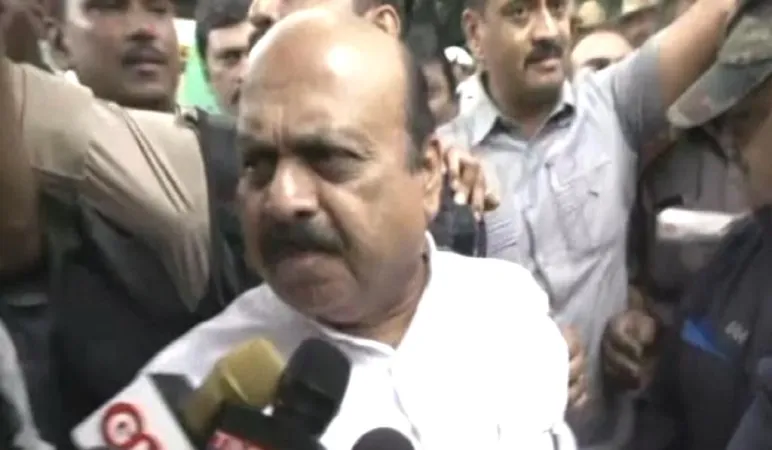 ભાજપ સાથે કોંગ્રેસની અથડામણ: બોમાઈ સહિત કર્ણાટકના નેતાઓ, FCI ચોખાના મુદ્દે વિરોધ દરમિયાન અટકાયત