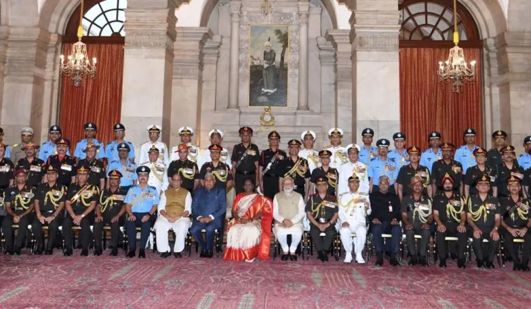 રાષ્ટ્રપતિએ 84 સેવા આપતા અને નિવૃત્ત કર્મચારીઓને વિશિષ્ટ સેવા પુરસ્કારો એનાયત કર્યા