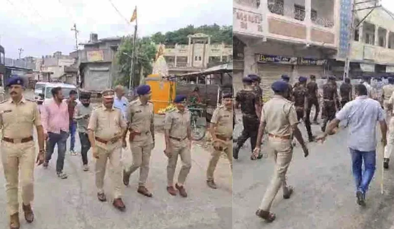 રાજુલાની પોલીસની આગેવાની હેઠળની ફ્લેગ માર્ચે શહેરમાં ડિમોલિશનનો માર્ગ મોકળો કર્યો