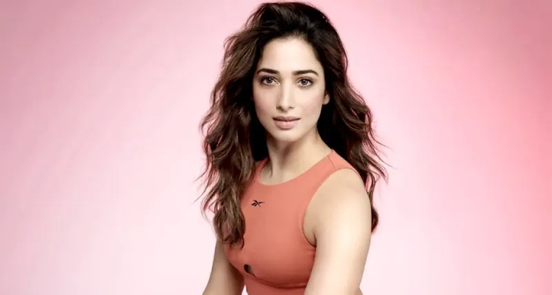 તમન્નાહ ભાટિયાએ ફિલ્મ ઇન્ડસ્ટ્રીમાં 18 વર્ષની ઉજવણી કરતી વખતે થ્રોબેક પિક્ચર્સ શેર કર્યા