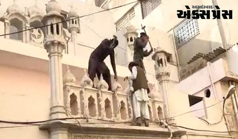 કરાચીમાં અહમદિયા પૂજા સ્થળમાં તોડફોડ કરવા બદલ 3ની ધરપકડ