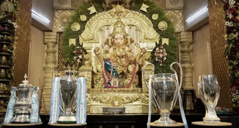 માન્ચેસ્ટર સિટી ટ્રેબલ ટ્રોફી ટૂર સપનાનું શહેર મુંબઈમાં રોકાઈ હતી