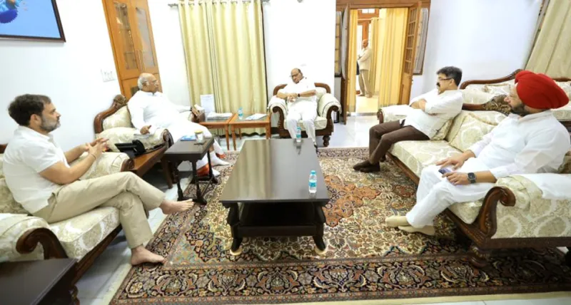 INDIA ગઠબંધન જીતશે: મલ્લિકાર્જુન ખડગે શરદ પવારને મળ્યા પછી જાહેર કર્યું