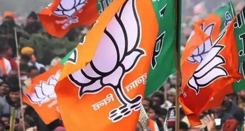 ભાજપે નાગપુરમાં MVA સામે "ચપલ મારો" વિરોધ પ્રદર્શન કર્યું
