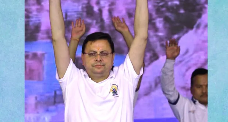 સીએમ ધામીએ મુંબઈમાં યોગનો પ્રચાર કર્યો, મરીન ડ્રાઈવ ખાતે સૂર્યનમસ્કાર કર્યા