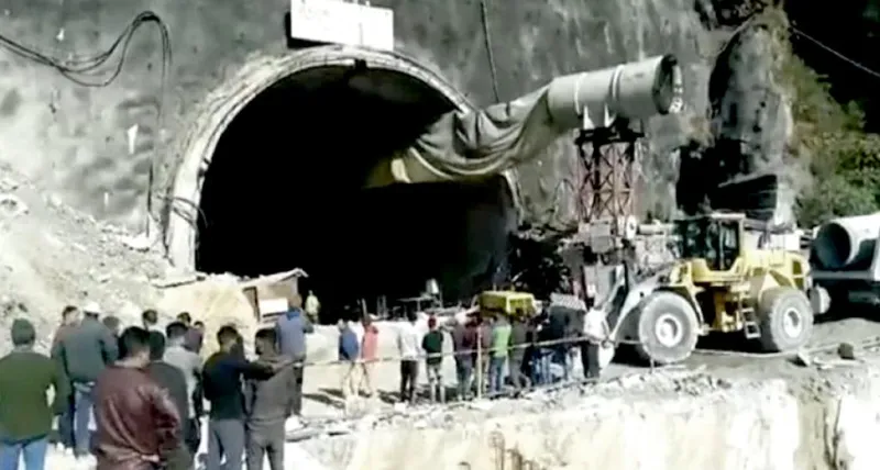 PM મોદીએ ઉત્તરાખંડના CMને ફોન કર્યો, સુરંગમાં ફસાયેલા 40 મજૂરોની માહિતી લીધી