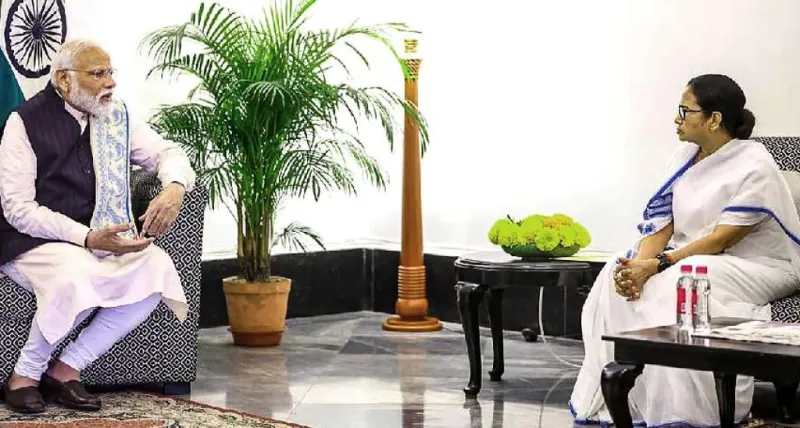 પશ્ચિમ બંગાળના સીએમ પીએમ મોદીને મળ્યા: એક્સક્લુઝિવ રાજભવન સમિટ
