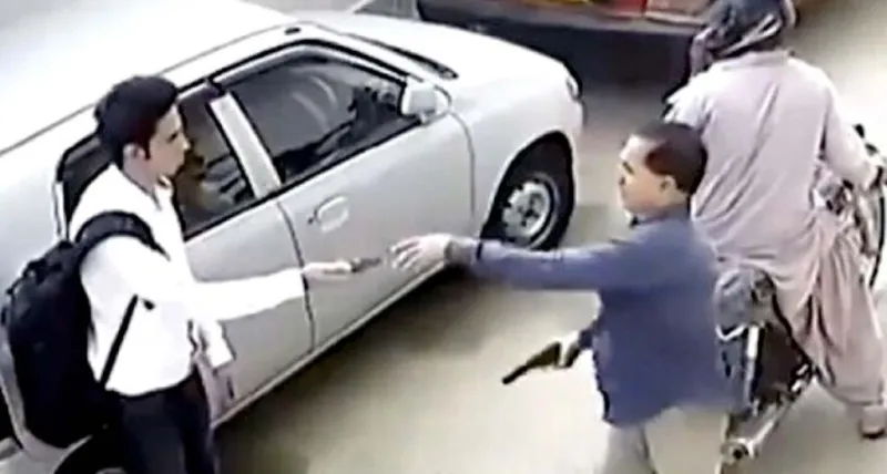 બ્રેકિંગ: કરાચી લૂંટમાં 33 માર્યા ગયા, 100+ ઘાયલ