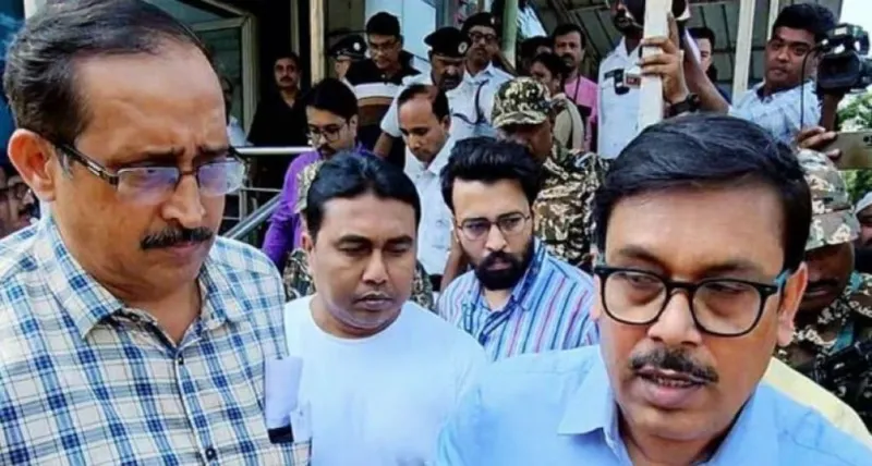 ED Raids : પશ્ચિમ બંગાળ જમીન હડપ કરવાના કેસમાં TMC નેતા સાથે જોડાયેલા સ્થળો પર EDએ દરોડા પાડ્યા