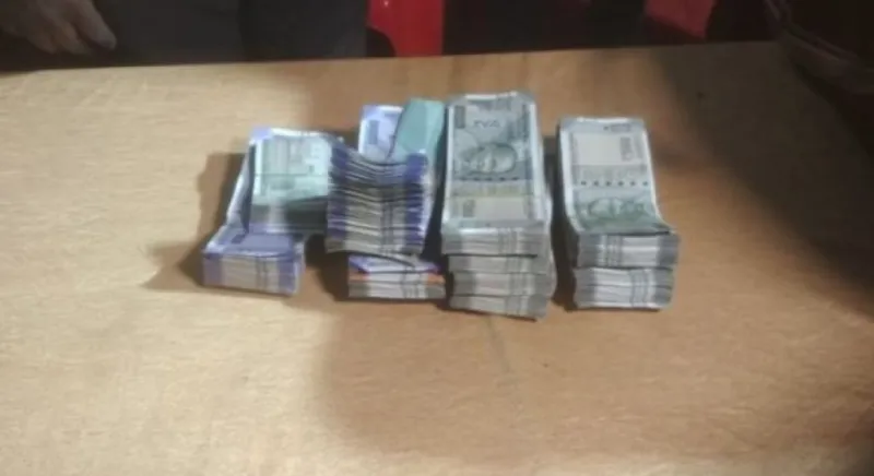 કર્ણાટકના હુબલીમાં રૂ. 3 લાખથી વધુની રોકડ જપ્ત