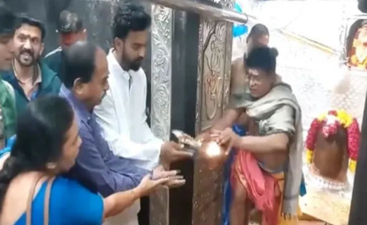  KL Rahul  : કેએલ રાહુલે તેના માતા-પિતા સાથે મધ્ય પ્રદેશના ઉજ્જૈન જિલ્લામાં સ્થિત મહાકાલેશ્વર મંદિરની મુલાકાત લીધી