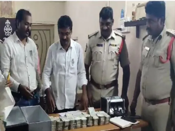 Andhra Pradesh  : આંધ્ર પોલીસે 24.87 લાખ ની બિનહિસાબી રોકડ જપ્ત કરી. 