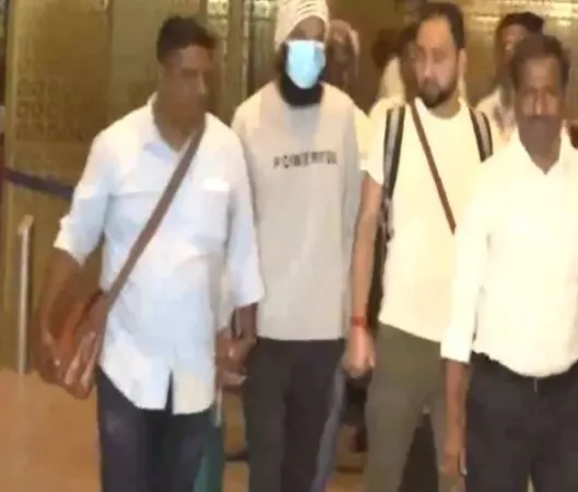 Mumbai : ક્રાઈમ બ્રાન્ચે ગેંગસ્ટર પ્રસાદ પૂજારીને ચીનથી મુંબઈ પ્રત્યાર્પણ કર્યું