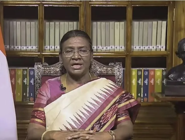 રાષ્ટ્રપતિ દ્રૌપદી મુર્મુએ હોળીની શુભેચ્છાઓ પાઠવી , પ્રેમ, એકતા અને ભાઈચારા પર ભાર મૂક્યો