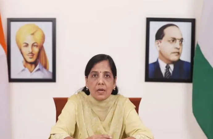 કડક કાર્યવાહી વચ્ચે EDએ સુનીતા કેજરીવાલના સંબંધીઓના ઘરે દરોડા પાડ્યા