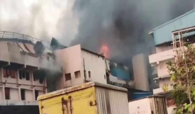 તેલંગાણાના કટેડન ઈન્ડસ્ટ્રીયલ એરિયામાં રવિ ફૂડ્સમાં આગ ફાટી નીકળી 