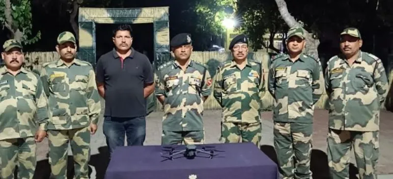 BSF એ પંજાબના અમૃતસરમાં હેરોઈનના શંકાસ્પદ પેકેટ જપ્ત કર્યા; ડ્રોન દાણચોરીના પ્રયાસને નિષ્ફળ બનાવ્યો