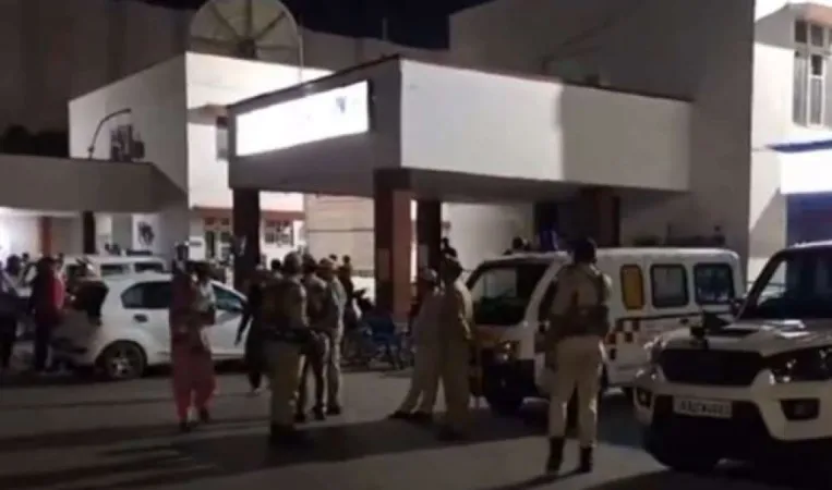 કાશ્મીરના કઠુઆમાં શૂટઆઉટમાં ઈજા બાદ કઠુઆ પોલીસકર્મીનું મૃત્યુ