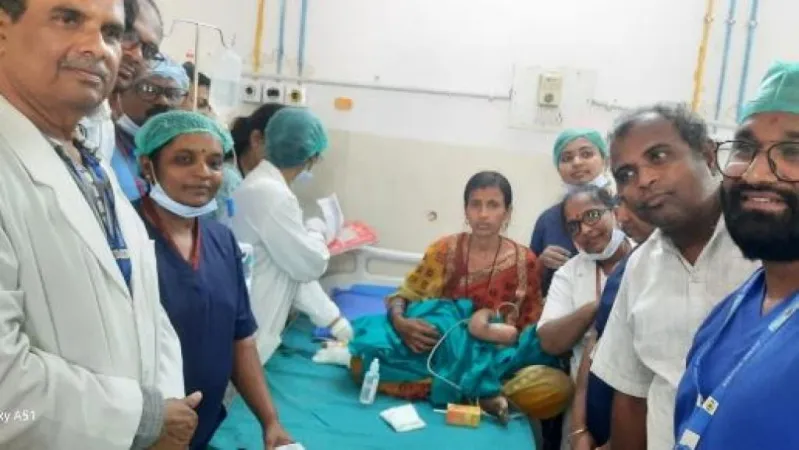 સફળ બચાવઃ કર્ણાટકના વિજયપુરા જિલ્લાના ઈન્દી તાલુકામાં  બોરવેલમાં પડેલી બાળકીને  બચાવી લેવામાં આવી