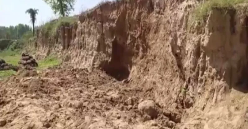 હરિયાણા ગામની દુર્ઘટના: માટી ધસી પડતા 2ના મોત, 6 ઘાયલ