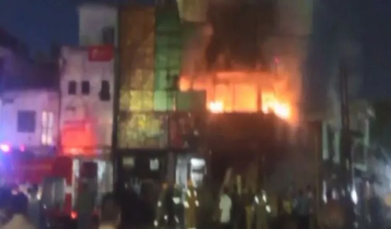 Uttqr Pradesh : અલીગઢ રેસ્ટોરન્ટમાં આગ, એક ઘાયલ