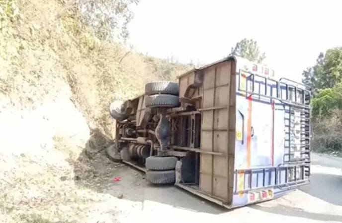 હિમાચલ પ્રદેશમાં બસ પલટીઃ 21 ઘાયલ