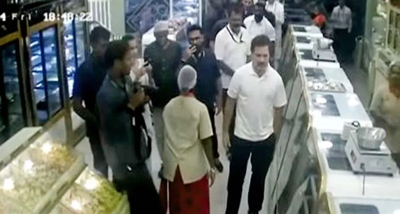 બ્રેકિંગ ન્યૂઝઃ પ્રચાર વચ્ચે રાહુલ ગાંધીની મીઠાઈની દુકાનની મુલાકાત