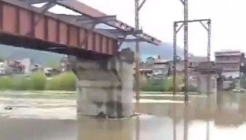 જમ્મુ અને કાશ્મીરમાં ઝેલમ નદીમાં બોટ ડૂબી જવાથી છના મોત