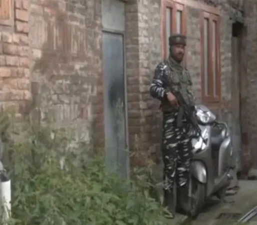 NIA દ્વારા J&Kમાં હાઇબ્રિડ આતંકવાદીઓ સાથે જોડાયેલા 9 સ્થળો પર દરોડા