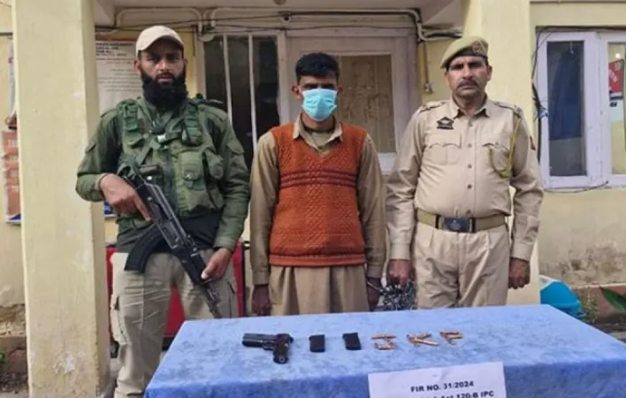 પોલીસે બારામુલ્લાના ઉરીમાં LeTના સહયોગીની ધરપકડ કરી, શસ્ત્રો અને દારૂગોળો જપ્ત કર્યો