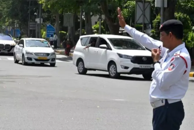ચેન્નાઈ ટ્રાફિક પોલીસ 2 મેથી અનધિકૃત વાહનોના સ્ટીકરો પર કડક કાર્યવાહી કરશે