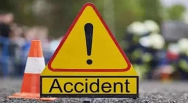 બિહારમાં ઈલેક્શન ડ્યુટી પર જતા રસ્તામાં બસ-ટ્રકની ટક્કરમાં બે પોલીસકર્મીઓના મોત