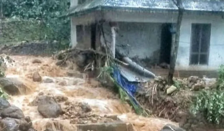 J-K: ભારે વરસાદથી પૂંચમાં ભૂસ્ખલન, મકાનોને નુકસાન