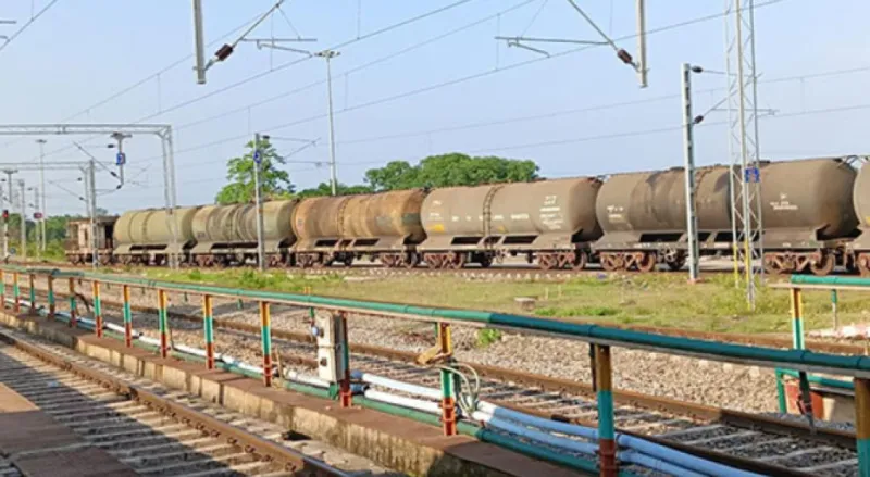 ઈંધણ વહન કરતી રેલ્વે રેક 15 દિવસની મુસાફરી પછી ત્રિપુરા પહોંચી