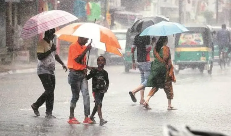 અમદાવાદમાં ભારે વરસાદ અને વાવાઝોડાના કારણે ગરમીમાંથી મળી રાહત 