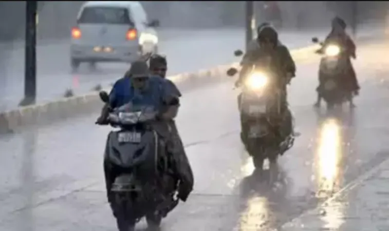  ગુજરાતમાં વરસાદ અને ભારે પવનનો કારણે વાહન ચાલકોને અસુવિધા થઈ