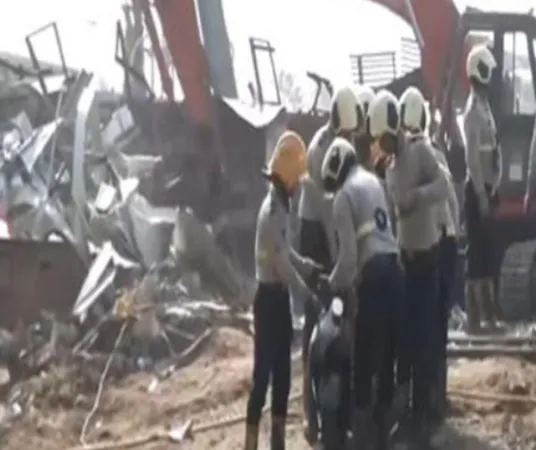 મુંબઈ ઘાટકોપર હોર્ડિંગ ધરાશાયી: સતત ત્રીજા દિવસે બચાવ પ્રયાસો ચાલુ 