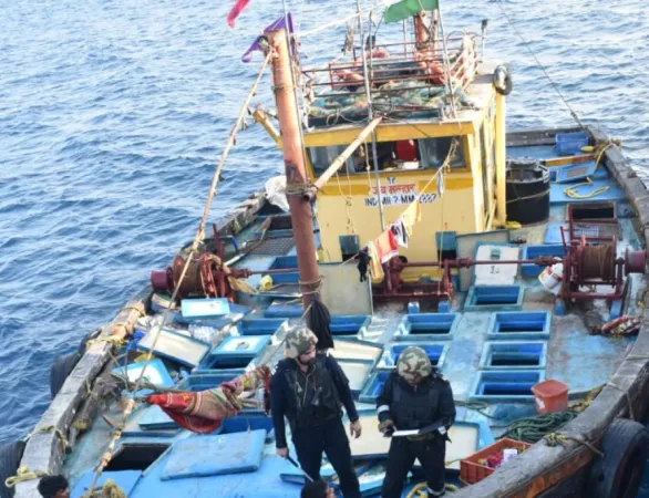 ભારતીય કોસ્ટ ગાર્ડે મહારાષ્ટ્રમાં ડીઝલની દાણચોરીની કામગીરીનો પર્દાફાશ કર્યો