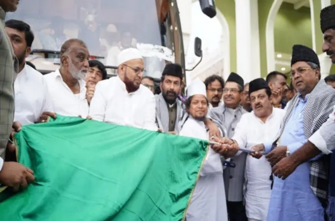 કર્ણાટક: સીએમ સિદ્ધારમૈયાએ બેંગલુરુમાં હજ યાત્રીઓને લઈ જતી બસને લીલી ઝંડી બતાવી