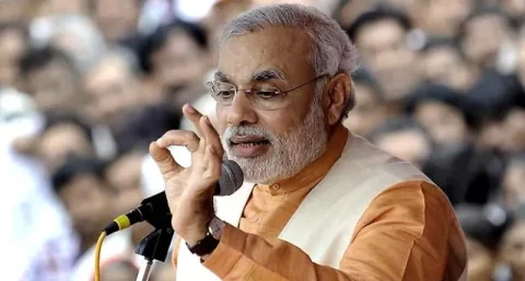 પીએમ મોદીએ વિપક્ષની ટીકા કરી: "એસપી-કોંગ્રેસ પરિવાર પર ધ્યાન કેન્દ્રિત કરે છે, લોકો પર નહીં"