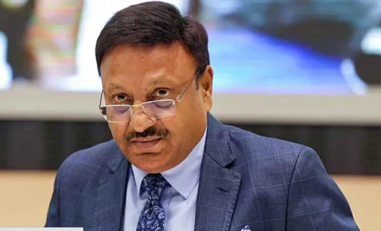 દિલ્હી : મુખ્ય ચૂંટણી કમિશનર રાજીવ કુમારે  કર્યું મતદાન 