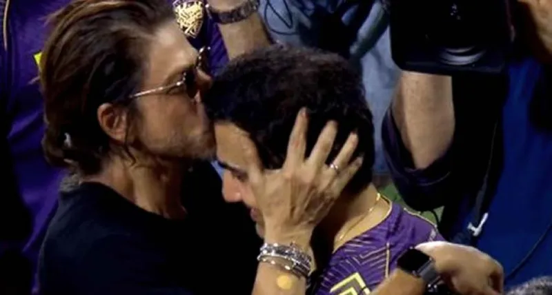 શાહરૂખ ખાનનું હૃદયસ્પર્શી આલિંગન: ગૌતમ ગંભીરની મેન્ટરશિપ સાથે KKRનો IPL વિજય