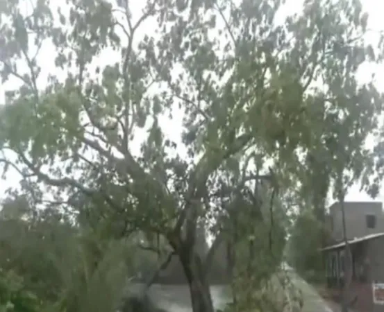 Cyclone Remal: પશ્ચિમ બંગાળમાં  4 મૃત્યુ, 2 લાખ સ્થળાંતર, એરપોર્ટ કામગીરી ફરી શરૂ