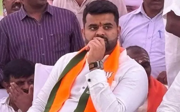 પ્રજ્વલ રેવન્ના જાતીય સતામણીના આરોપો વચ્ચે બેંગલુરુ એરપોર્ટ પર ધરપકડ  