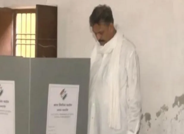 લોકસભા ચૂંટણી 2024 : SPના ગાઝીપુર LSના ઉમેદવાર અફઝલ અન્સારીએ પોતાનો મત આપ્યો