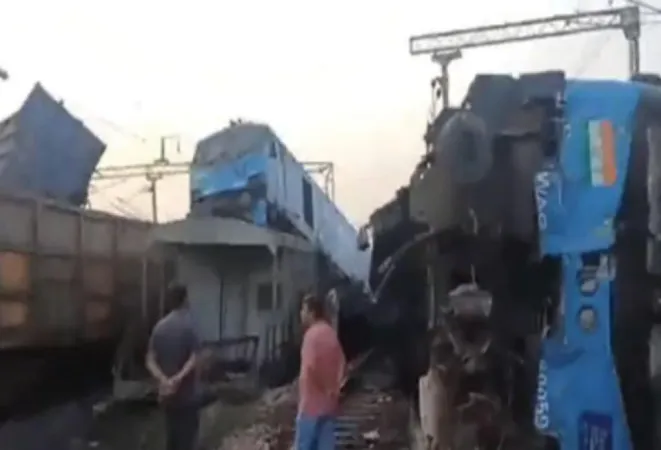 માધોપુર પાસે ગુડ્ઝ ટ્રેનની ટક્કરથી બે પાયલટ ઘાયલ