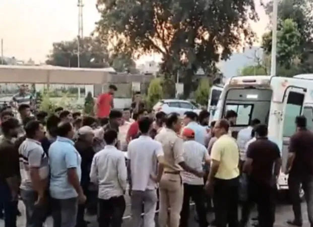 J-K: જમ્મુમાં બસ પલટી જતાં બેનાં મોત, 16 ઘાયલ