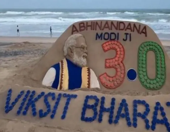 ઓડિશા : પ્રખ્યાત રેતી કલાકાર  સુદર્શન પટ્ટનાયકે મોદીનું રેતીનું શિલ્પ બનાવ્યું